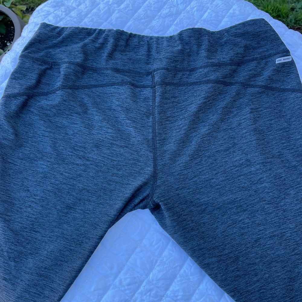 Danskin Now Carpi Length Legging Extra Large 16-18 - Picture 4 of 14